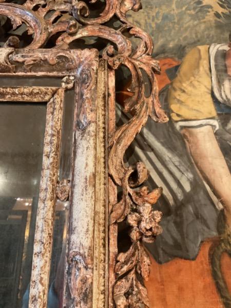 Grand miroir à fronton ( Italie XVIII ème) multiples pare-closes