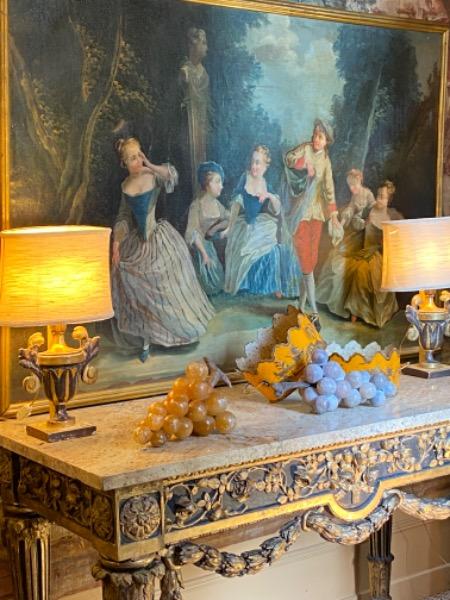 Grande huile sur toile encadrée d’époque 18 ème représentant une scène galante