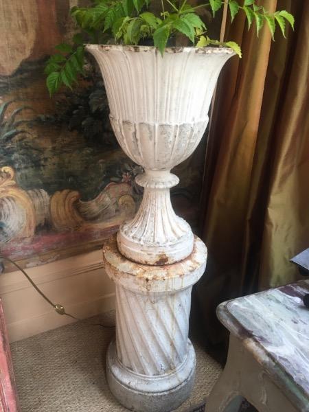 Grande vasque de jardin en fonte avec sa colonne socle début XIX ème