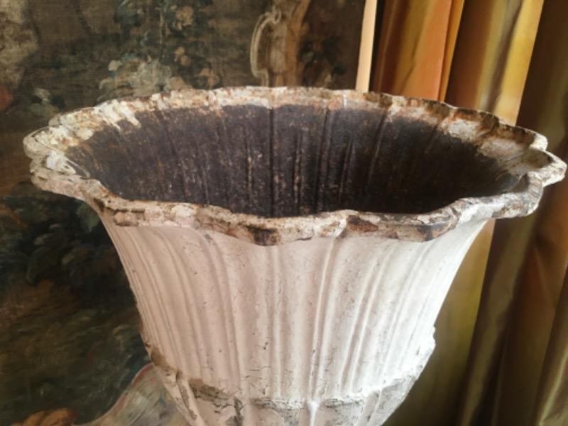 Grande vasque de jardin en fonte avec sa colonne socle début XIX ème