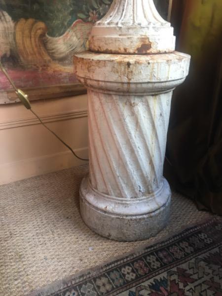 Grande vasque de jardin en fonte avec sa colonne socle début XIX ème
