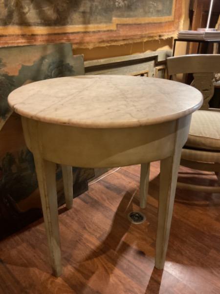 Table bouillotte d’époque directoire en bois peint avec marbre 