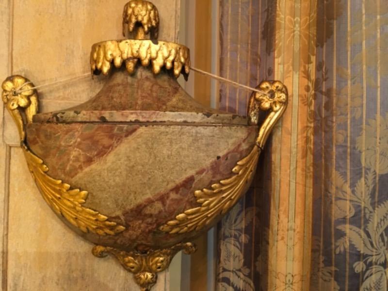 Haut de fontaine en tôle avec décor de fx-marbre d’époque directoire