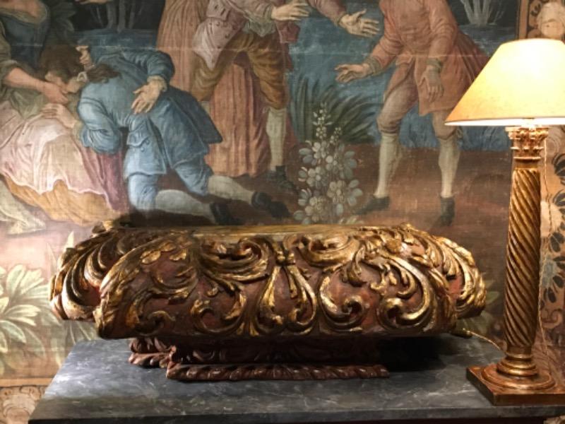 Important socle italien dépoque régence en bois sculpté et doré 
