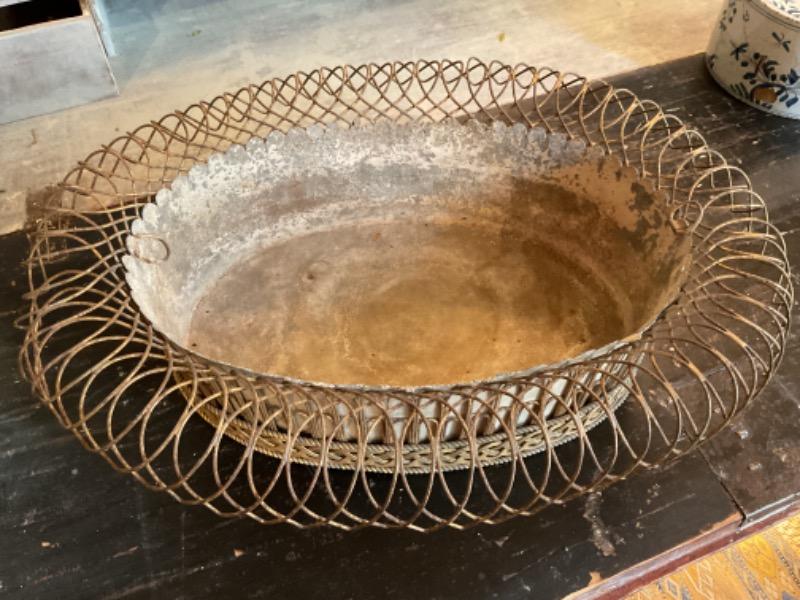 Jardinière début XIX ème en fil de fer tressé et doré avec son intérieur en zinc 