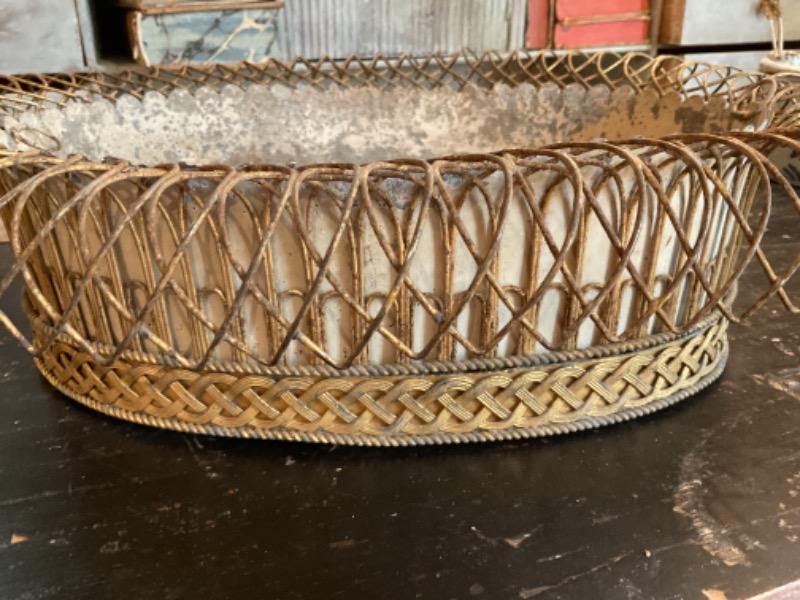 Jardinière début XIX ème en fil de fer tressé et doré avec son intérieur en zinc 