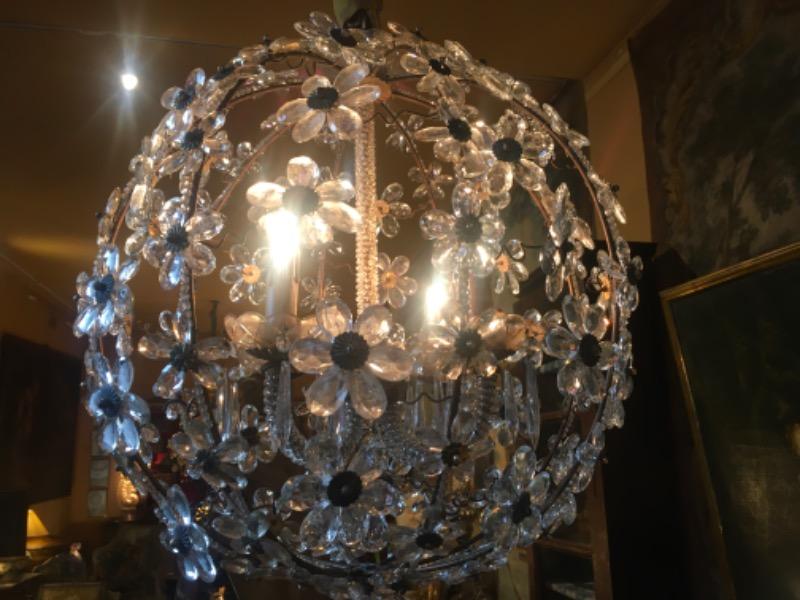 Lustre boule à 4 lumières, décor de marguerites dans le goût de Baguès début XX ème