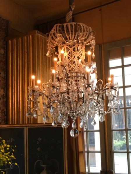 Lustre-cage avec 2 rangs de lumières ( 12 au total )fin XIX ème travail de perles cristal et verre