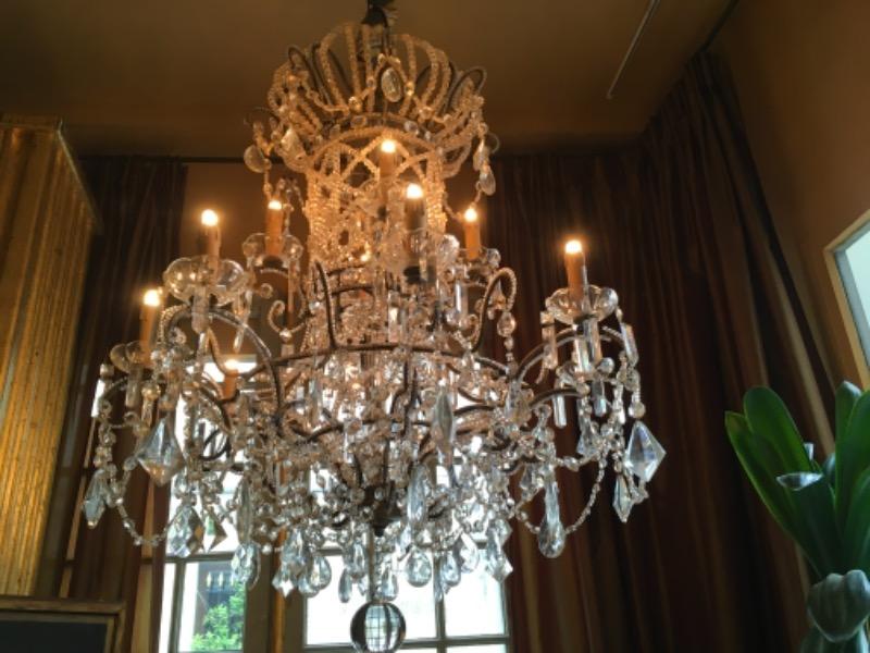 Lustre-cage avec 2 rangs de lumières ( 12 au total )fin XIX ème travail de perles cristal et verre