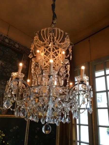 Lustre-cage avec 2 rangs de lumières ( 12 au total )fin XIX ème travail de perles cristal et verre