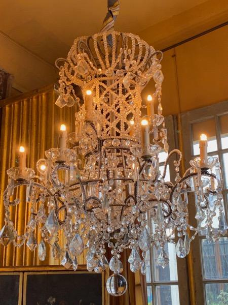 Lustre-cage avec 2 rangs de lumières ( 12 au total )fin XIX ème travail de perles cristal et verre
