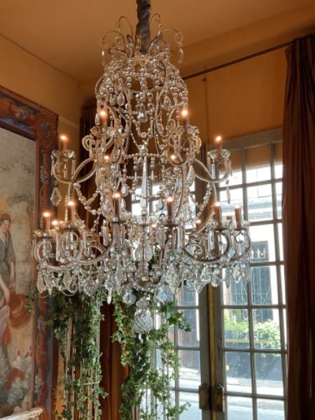 Lustre cage toscan à 18 lumières en verre et cristal sur 2 étages fin XIX ème 