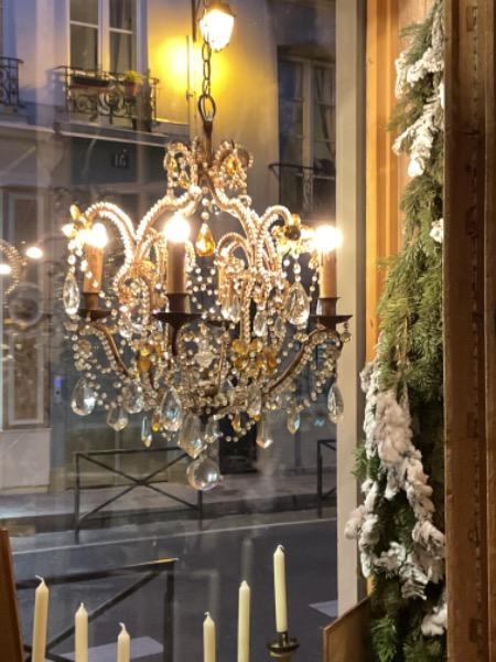 Lustre de boudoir début XX ème en verre et cristal fleurs couleur ambre