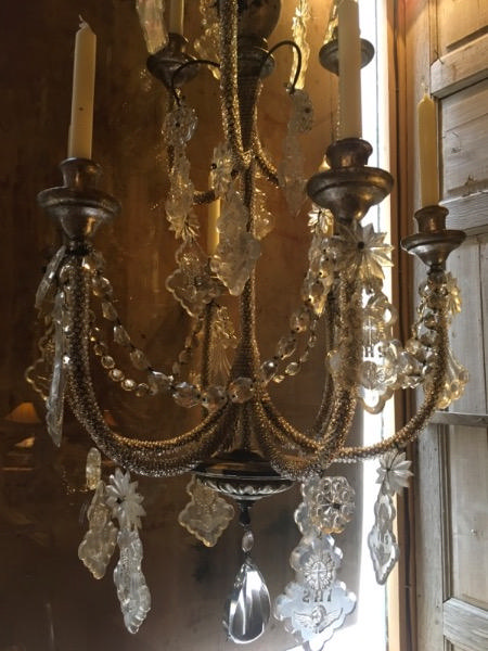 Lustre de chapelle à 9 bougies XIX ème ( toutes les pampilles sont en cristal )