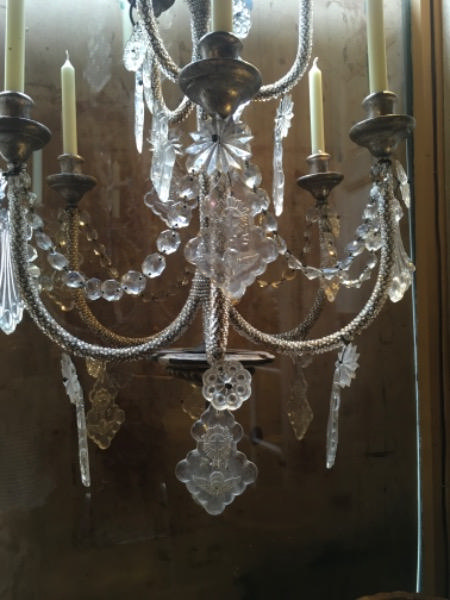 Lustre de chapelle à 9 bougies XIX ème ( toutes les pampilles sont en cristal )