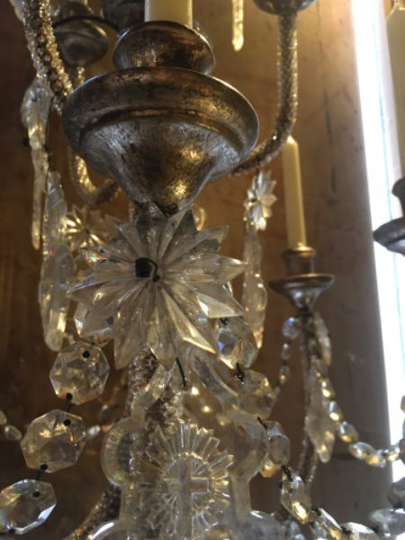 Lustre de chapelle à 9 bougies XIX ème ( toutes les pampilles sont en cristal )