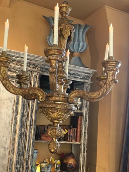 Lustre en bois doré à 6 bras de lumière époque XVIII ème italien