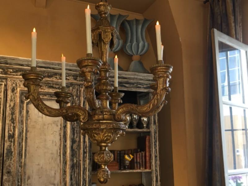 Lustre en bois doré à 6 bras de lumière époque XVIII ème italien