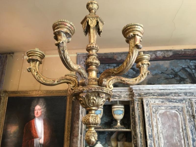 Lustre en bois doré à 6 bras de lumière époque XVIII ème italien