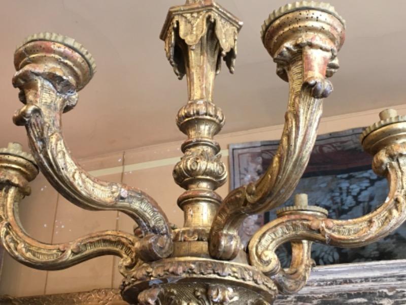 Lustre en bois doré à 6 bras de lumière époque XVIII ème italien
