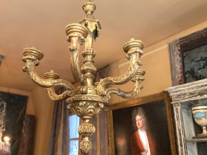 Lustre en bois doré à 6 bras de lumière époque XVIII ème italien