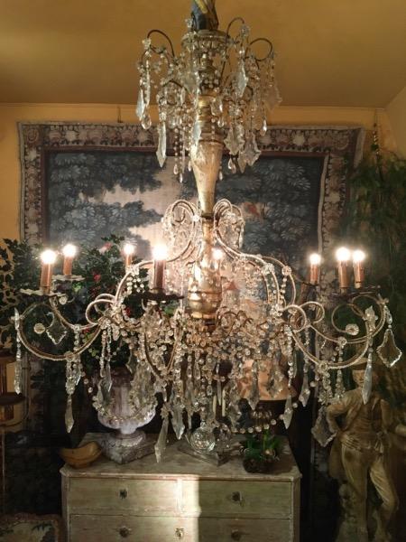 Lustre génovèse avec son fût en bois argenté à 8 lumières fin XVIII ème 