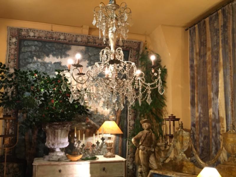 Lustre génovèse avec son fût en bois argenté à 8 lumières fin XVIII ème 