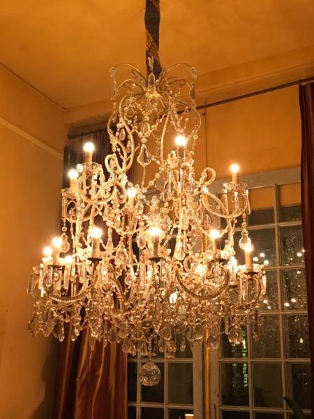 Lustre turinois à 18 lumières sur 2 étages fin XIX ème ( cristal et verre)