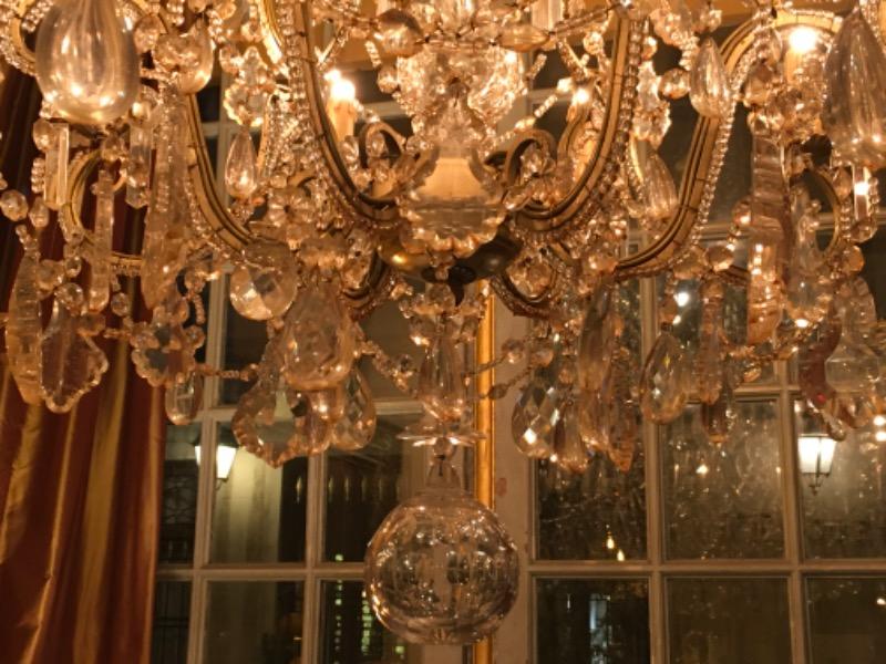 Lustre turinois à 18 lumières sur 2 étages fin XIX ème ( cristal et verre)
