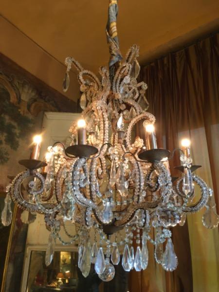 Lustre XIX ème à 8 lumières ( provenance château du Gers ) en verre et cristal réélectrifié 