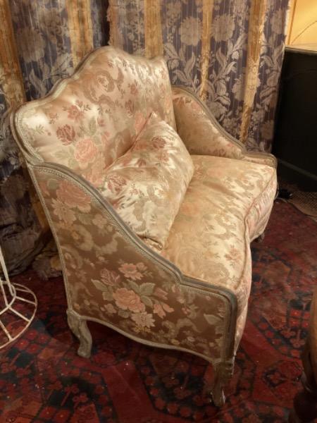 Marquise d’époque XVIII ème peinte ( sud de la France )recouverte de soie