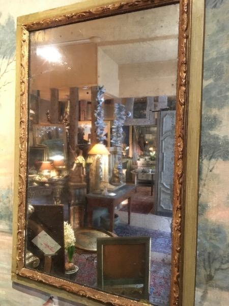 Miroir de boiserie XVIII ème ( baguette bérain en bois doré )
