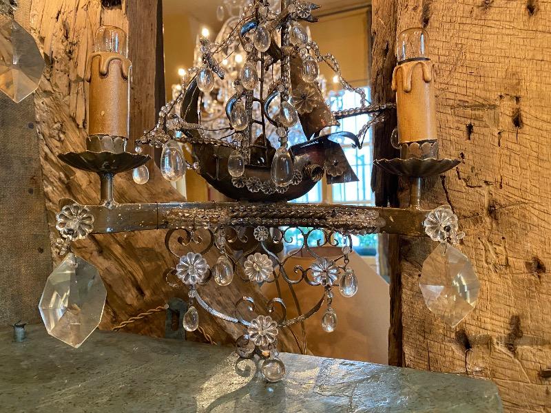 Paire d’appliques à 2 bras de lumière  ( proviennent d’un restaurant napolitain) réélectrifiées ). En forme de navire métal et verre 