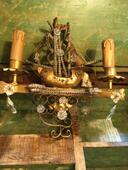 Paire d’appliques réélectrifiées en métal et verre en forme de navire à 2 bras de lumières