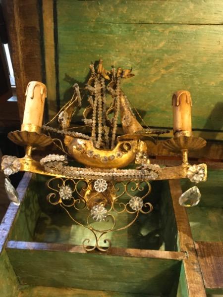 Paire d’appliques réélectrifiées en métal et verre en forme de navire à 2 bras de lumières