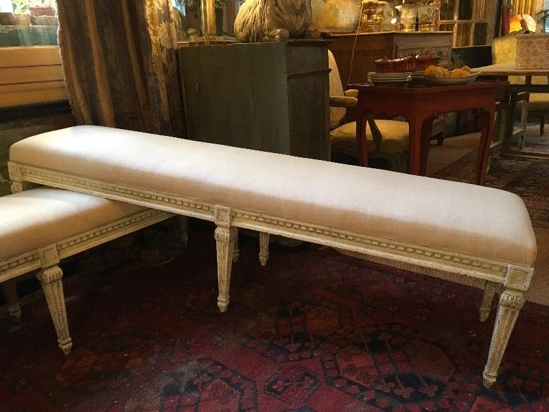 Paire de banquettes en bois sculpté XIX ème 