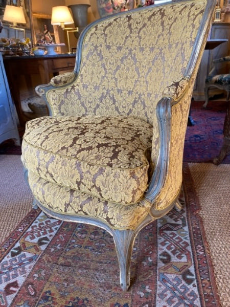 Paire de bergères de forme gondole époque XVIII ème tissus Rubelli