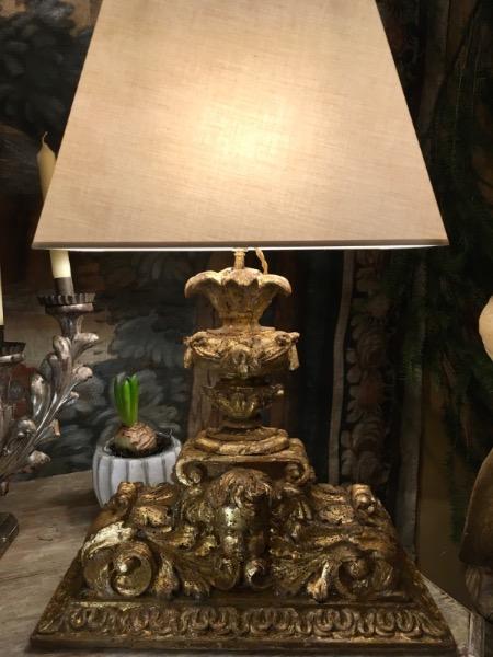Paire de bois sculpté et doré XVIII ème montés en lampes