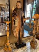 Paire de bougeoirs en bois sculpté polychrome XVIII 