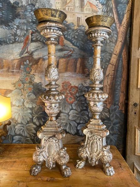 Paire de candélabres en bois sculpté et argenté ( Italie 18 ème )