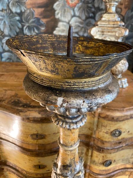 Paire de candélabres en bois sculpté et argenté ( Italie 18 ème )