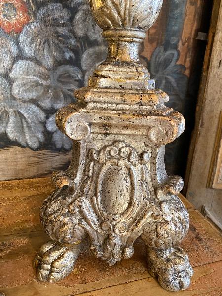 Paire de candélabres en bois sculpté et argenté ( Italie 18 ème )