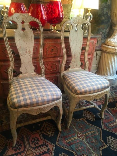 Paire de chaises suédoises peintes XVIII ème