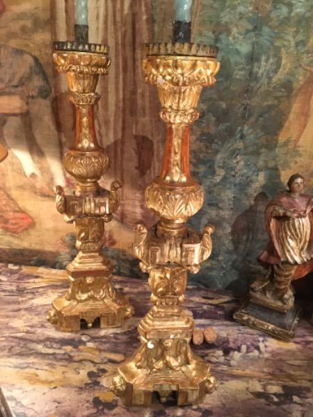 Paire de chandeliers en bois doré époque XVIII ème en bois doré