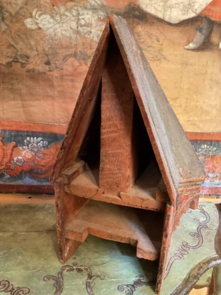 Paire de chapiteaux marocains en bois polychrome fin XIX ème