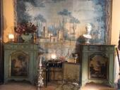 Paire de crédences italiennes XVIII ème ( paysage champêtre en décor sur les portes )