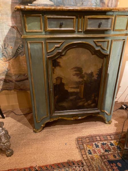 Paire de crédences italiennes XVIII ème ( paysage champêtre en décor sur les portes )