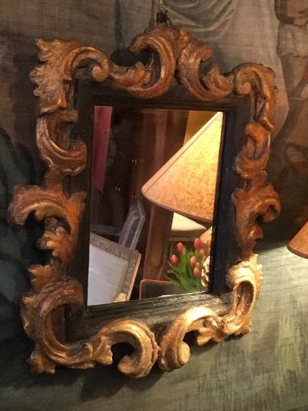 Paire de miroirs italiens XVIII ème cadre en papier mâché 