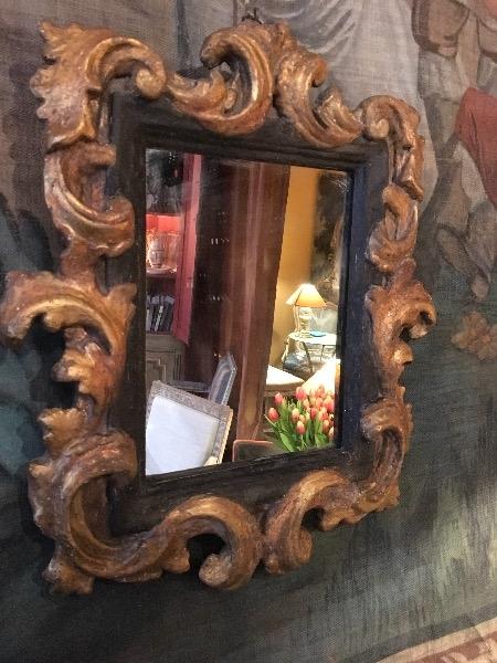 Paire de miroirs italiens XVIII ème cadre en papier mâché 