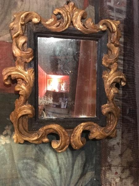 Paire de miroirs italiens XVIII ème cadre en papier mâché 